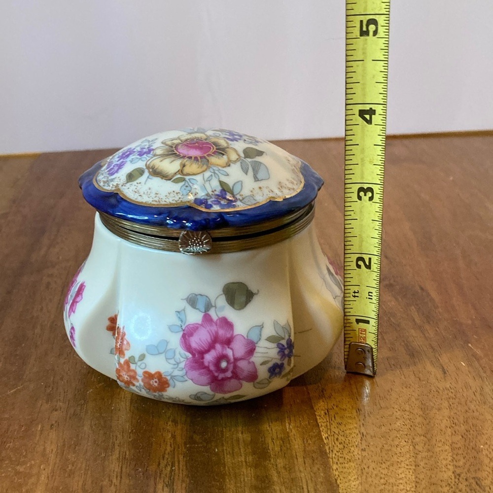 FW & Co Vintage Hand Painted Floral‎ Porcelain Hinged Trinket Box England - Picture 4 of 14